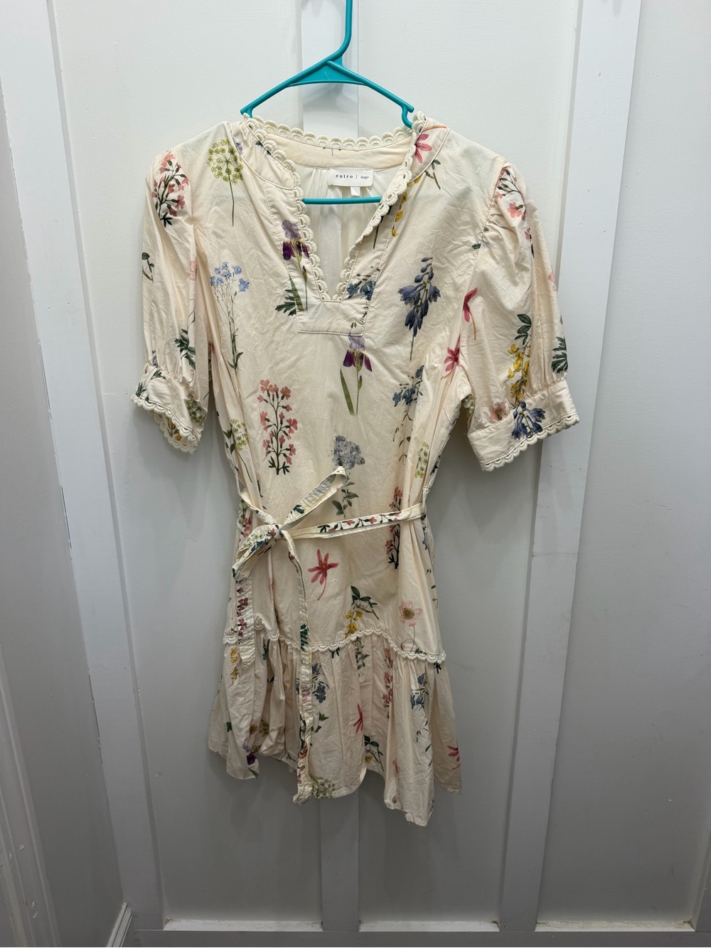 entro Cream Floral V-Neck Dress with Lace Trim